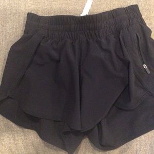 Lululemon Tracker Short V*4–Black size 6
